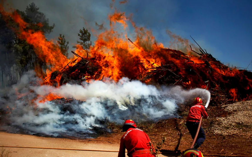 Požáry v Portugalsku si vyžádaly již 64 obětí