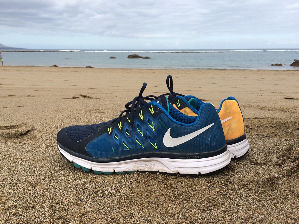 Boty Nike na pláži