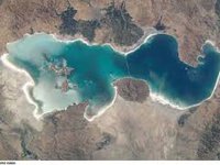 Na Středním východě se zbarvilo Urmijské jezero do krvavě červené