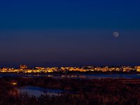 Začíná období bez astronomických nocí