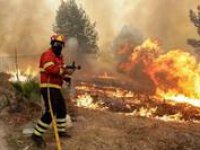 Oheň ve Španělsku a v Portugalsku se nedaří zastavit