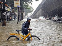 Zatímco se Evropa připravuje na sníh, Indie bojuje s monzunovými dešti