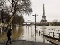 Povodně stále trápí Francii