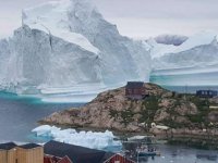 Nejtlustší ledovec Arktidy se poprvé rozpadá