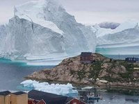 Nejtlustší ledovec Arktidy se poprvé rozpadá