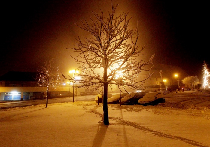 Nový sníh v Olešnici a zasněžené parkoviště