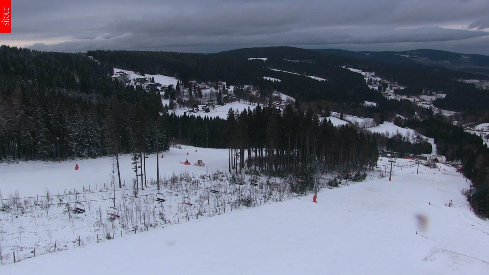 Pohled z webkamery na skiareál Zadov na Šumavě