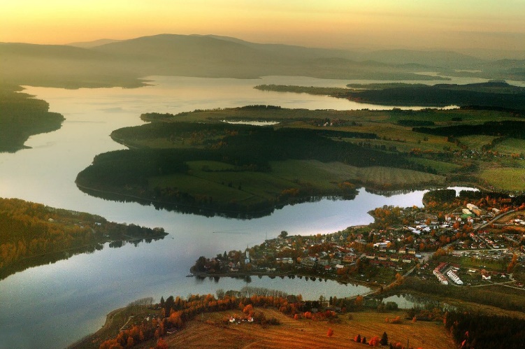Letecký snímek přehrady