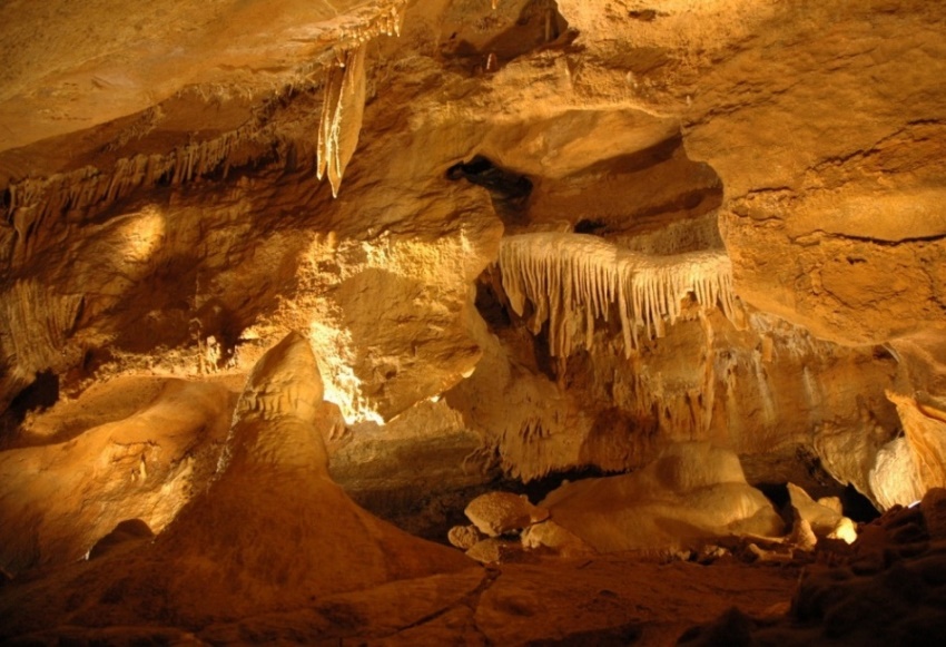 Jeskyně se skalaktity
