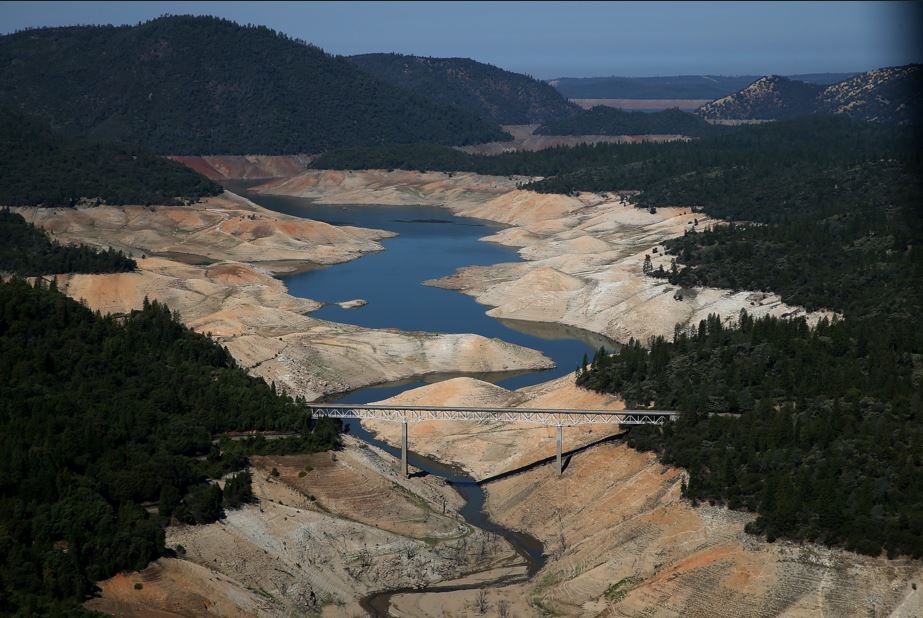 Velké sucho v Kalifornii, klesající hladina vod
