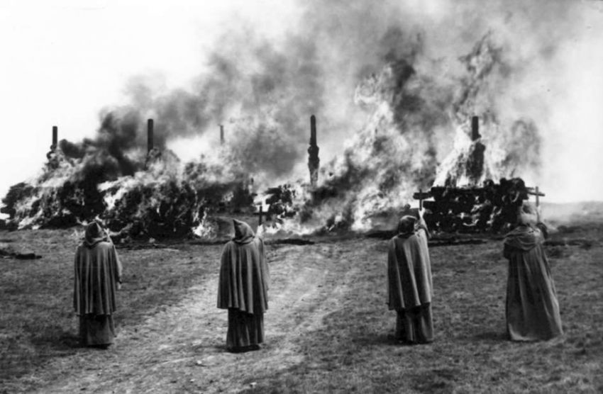 Snímez z filmu Kladivo na čarodějnice, které se podle skutečných příběhů dělo v oblasti Jeseníků