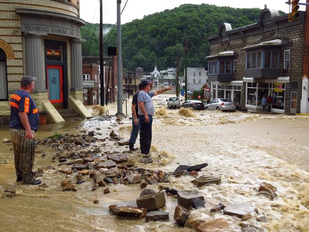 Následky velké vody ve Virginii, v ulicích se vyskytlo bahno a kamení