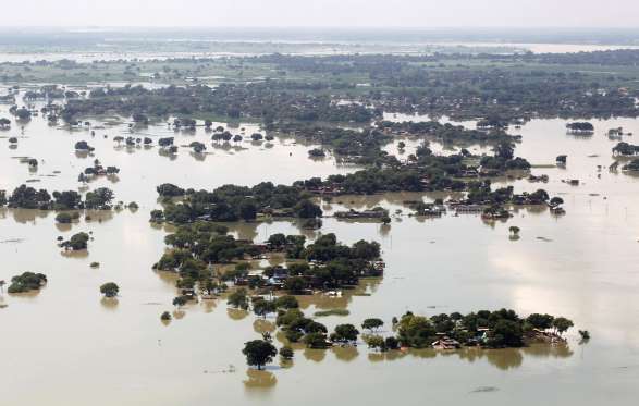 Rozsáhlé záplavy v Indii vyhnaly z domovů tisíce lidí