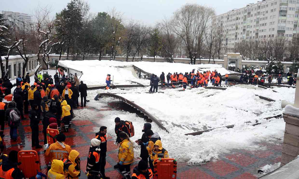 Záchranáři v Turecku po přívalech sněhu