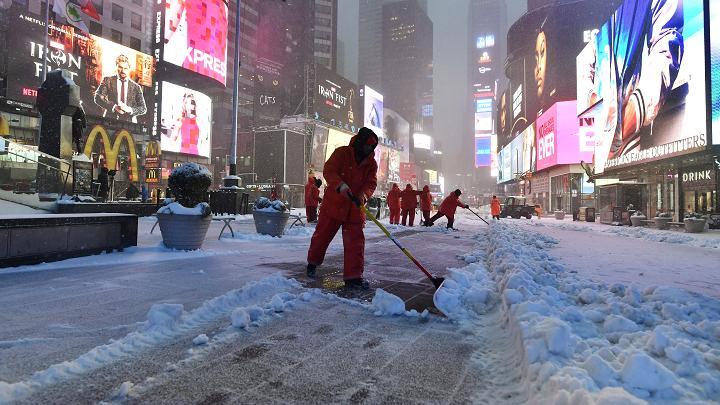Odklízení sněhu na Times Square
