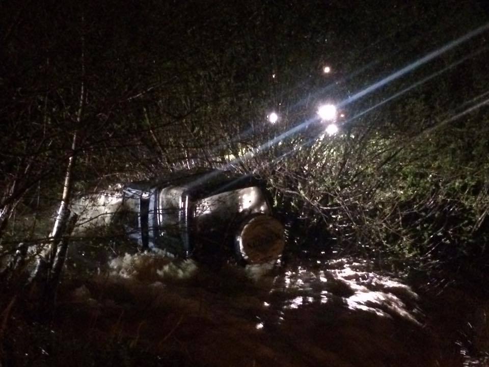 V oblasti Kysúc se rozvodnily vodní toky a zaplavily i auta