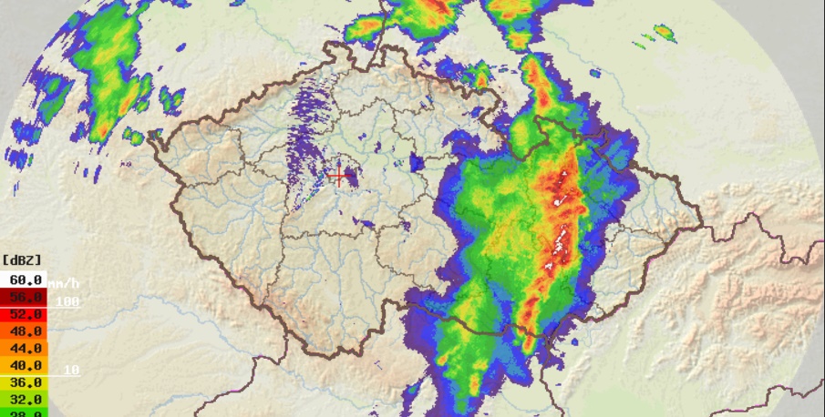 Vydatné srážky na studené frontě se už dostávájí od západu na Moravu