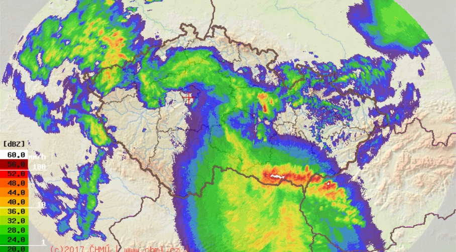 Radarové odrazy srážek a vydatný déšť na jižní Moravě
