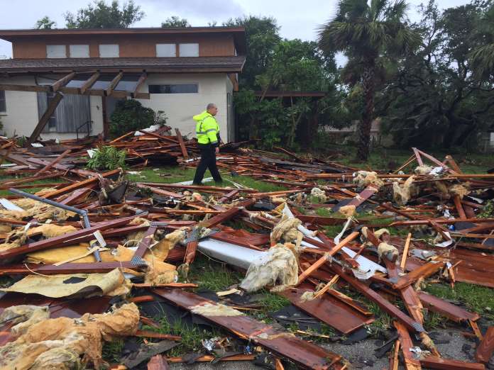 Zničený dům po řádění hurikánu v Orlandu