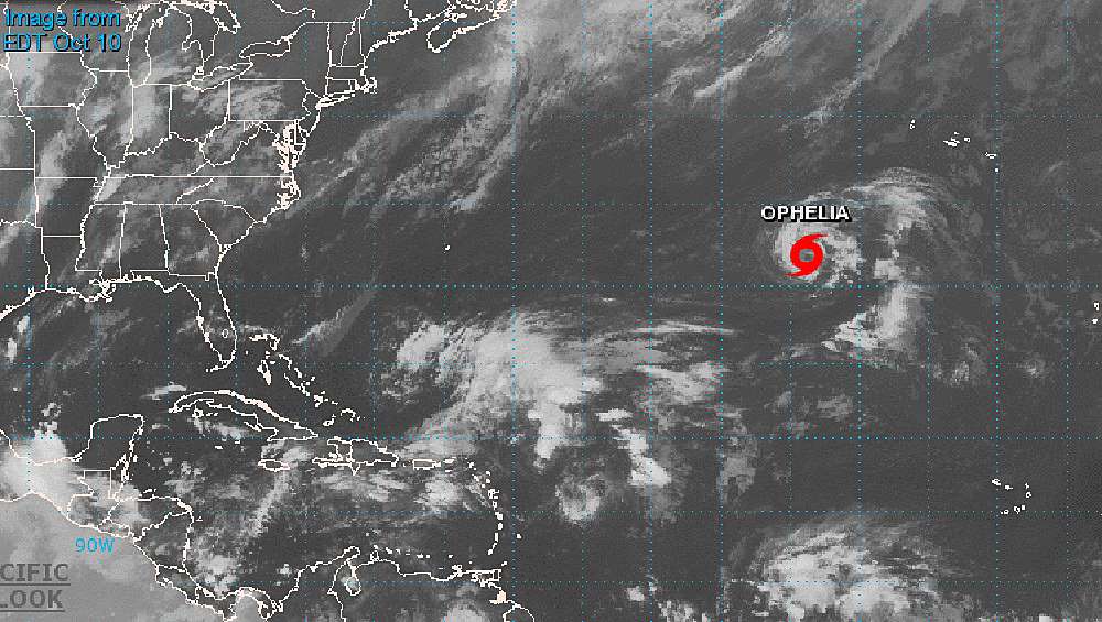 Hurikán Ophelia na své pouti atlantským oceánem