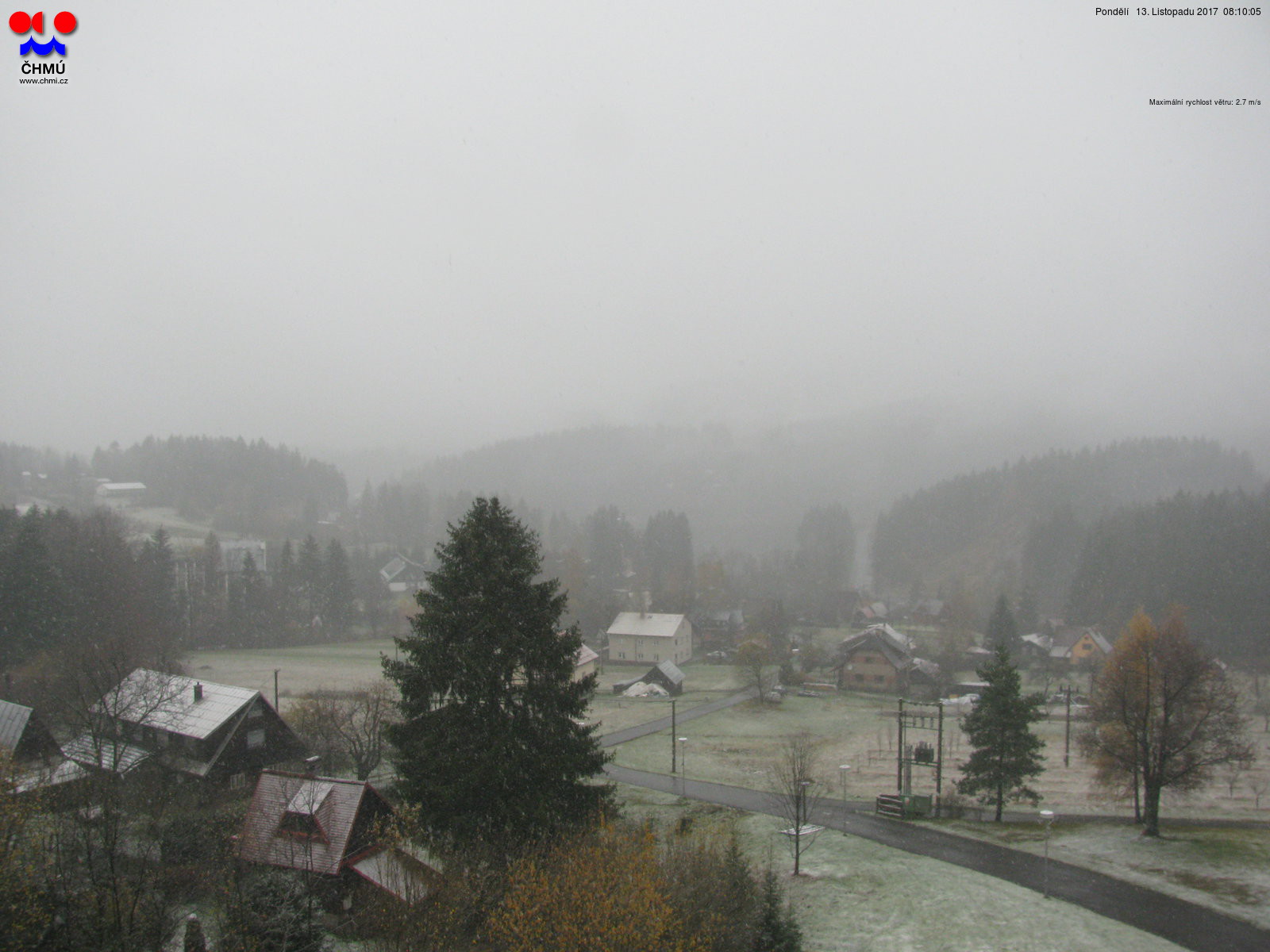 13. listopad 2017 a na Horní Bečvě aktuálně slabě sněží