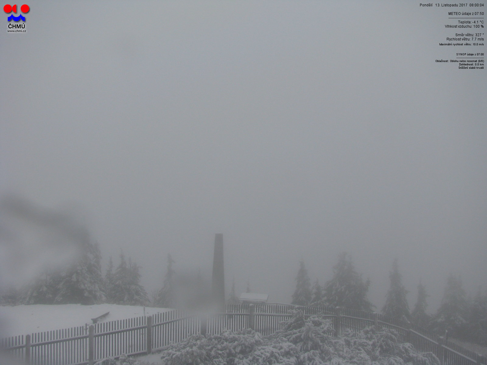 13. listopad 2017 na záběru z webové kamery na Lysé hoře s čerstvým sněhem
