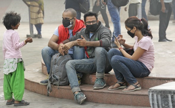 Smog v Indii nutí obyvatele nosit roušky