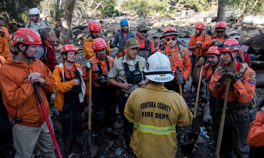 Kalifornští hasiči bojující s ohněm