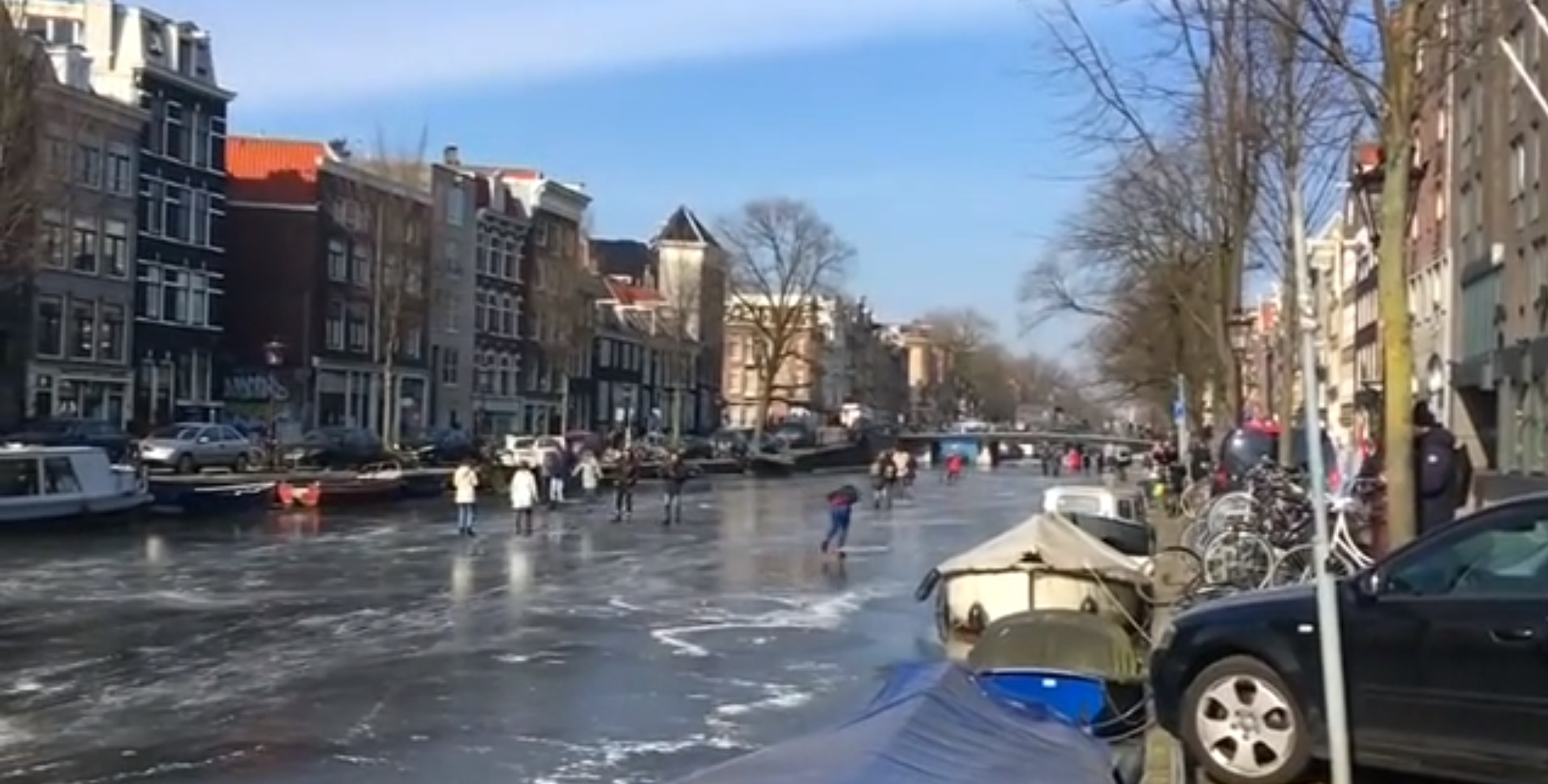 Zamrzlé kanály v Holandsku, na kterých se dá bruslit