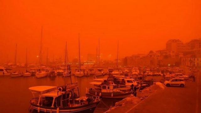 Podobnou barvu můžeme v České republice pozorovat v noci při silném sněžení. V tomto případě jde však o písek v atmosféře a jedná se o denní hodiny