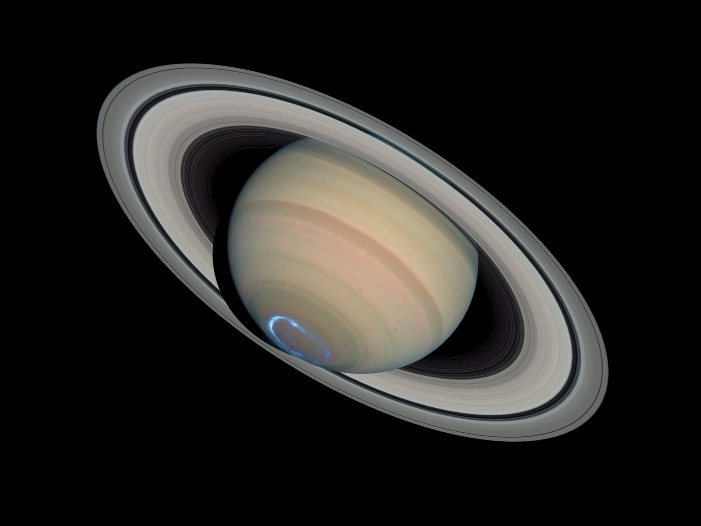 polární záře na Saturnu